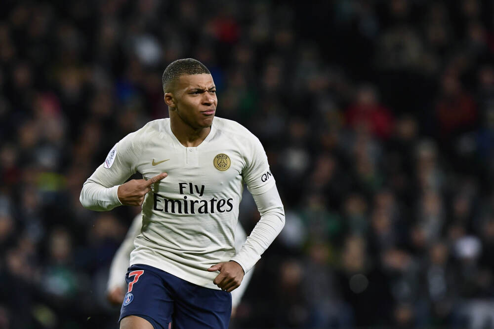 曹操弥留之际告诉曹丕：许褚那“虎痴”的名号是骗人的，他其实心如明镜，他装傻充愣一辈子，是为了让我能睡个安稳觉